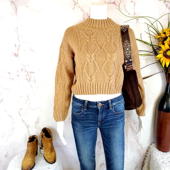 Urban Outfitters Sweaters - Urban Outfitters Urban Heritage crop cable sweater